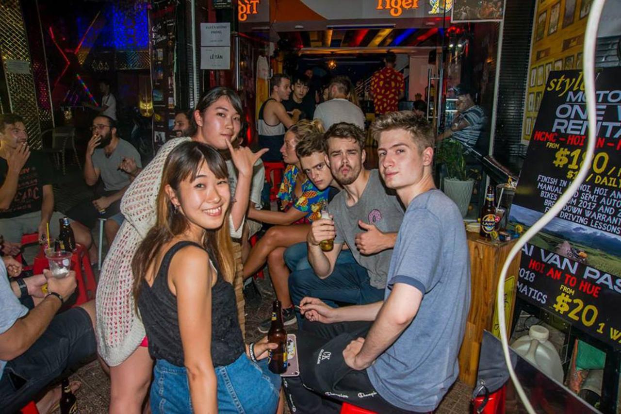 Hangout Hostel Hcm (Adults Only) Хошимин Екстериор снимка
