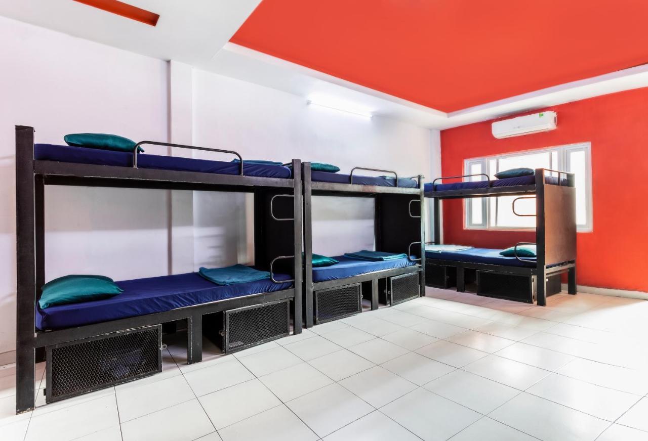 Hangout Hostel Hcm (Adults Only) Хошимин Екстериор снимка