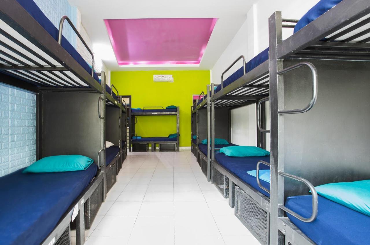 Hangout Hostel Hcm (Adults Only) Хошимин Екстериор снимка
