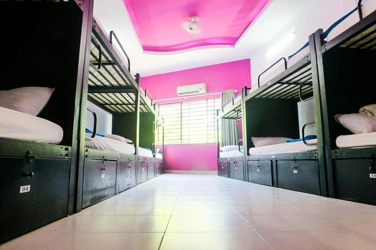 Hangout Hostel Hcm (Adults Only) Хошимин Екстериор снимка
